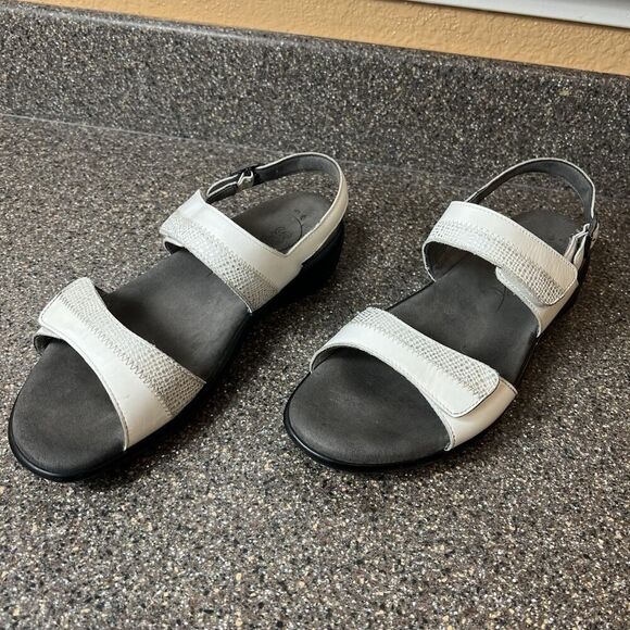 SAS Tripad Comfort White Womens 9.5M Leather Sandals Sling Back Open Toe Slip On - Picture 2 of 11